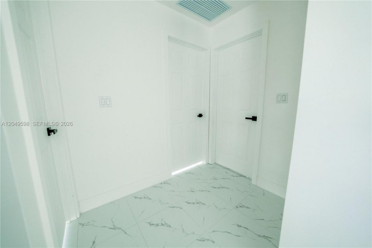 1112 NW 81st St, Miami, FL 33150 Photo