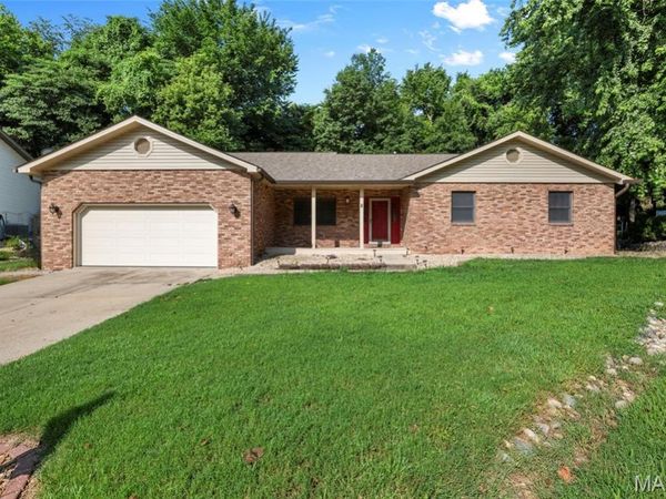 8 Oak Leaf Circle, Collinsville, IL 62234