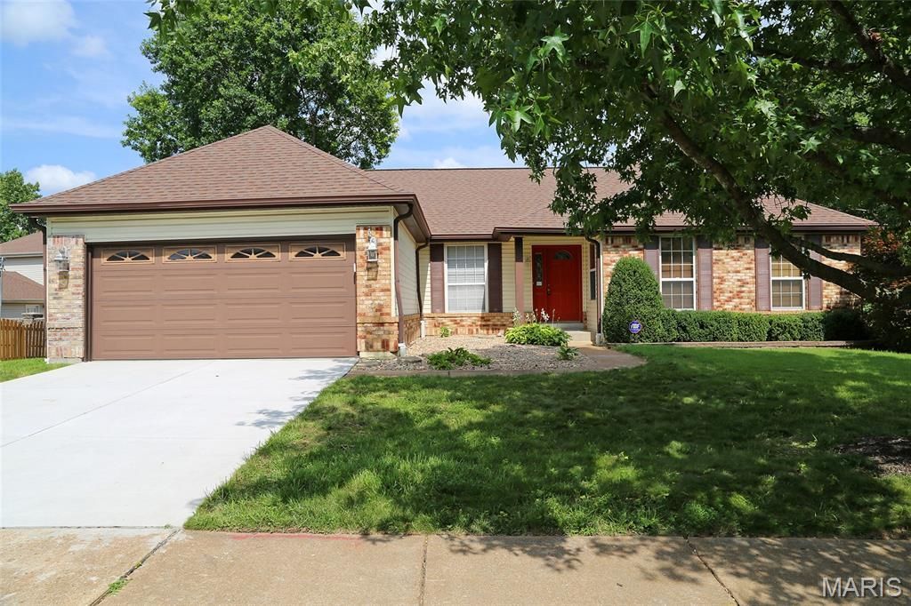 949 Oakmoor Drive , Fenton, MO 63026 Main Photo