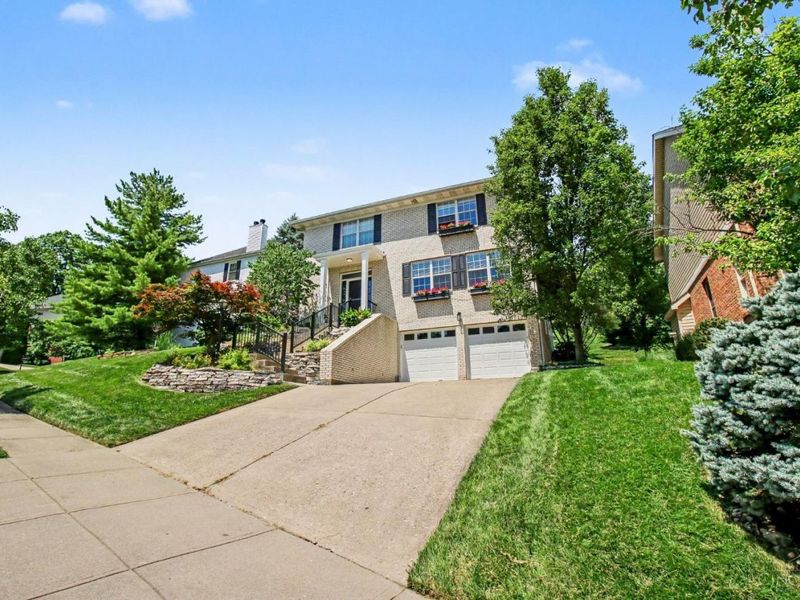 3076 Spencerhill Lane, Cincinnati, OH 45226 Photo 2