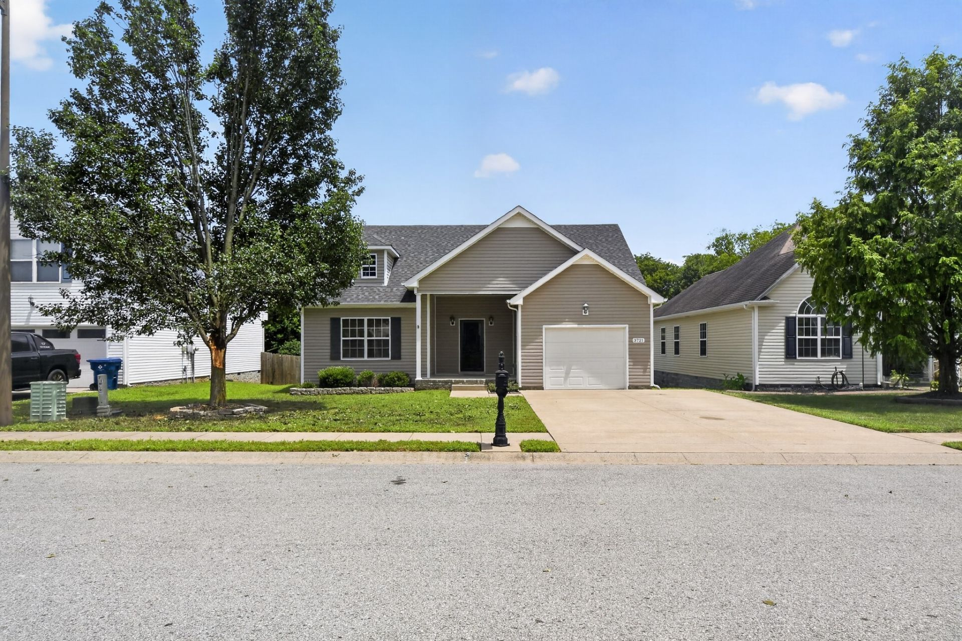 3721 Gray Fox Dr, Clarksville, TN 37040 Main Photo