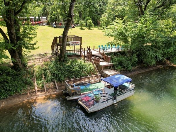 2553 River Haven Road, Clendenin, WV 25045