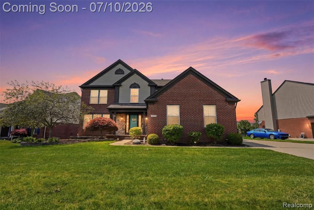 24774 Summer Lane, Flat Rock, MI 48134 Main Photo