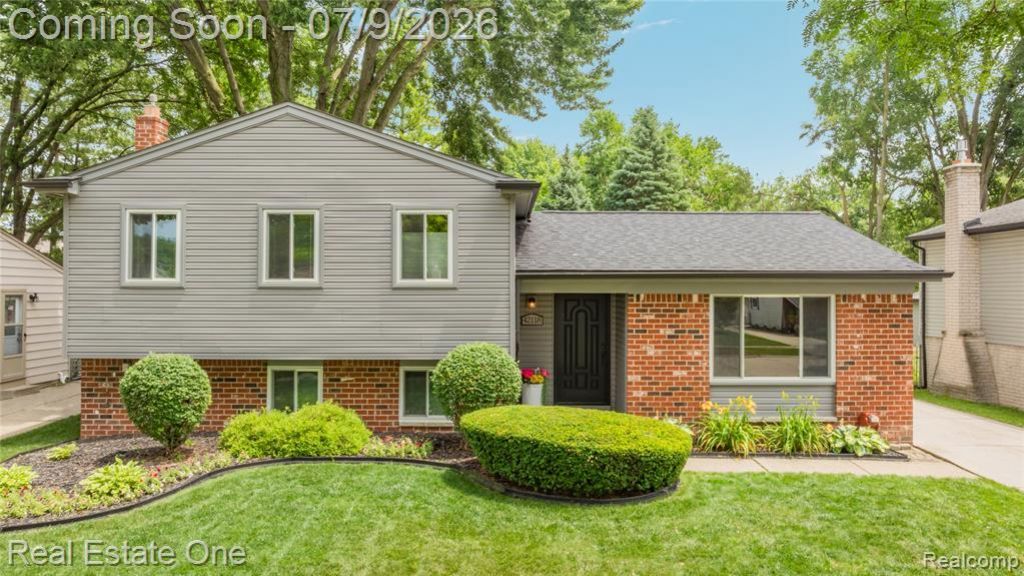 42118 Villanova Drive, Sterling Heights, MI 48313 Main Photo