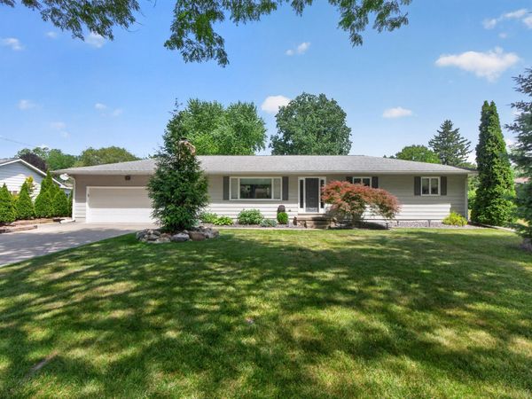 815 Kennedy Street, Jackson, MI 49202