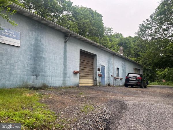 325 E RAILROAD STREET, POTTSVILLE, PA 17901