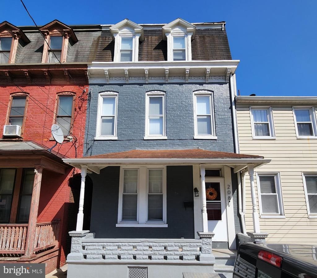 208 PERRY STREET, COLUMBIA, PA 17512
