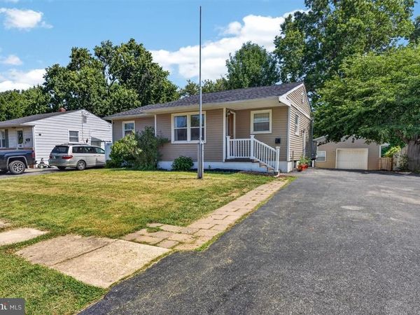 13 CAXTON DRIVE, NEW CASTLE, DE 19720