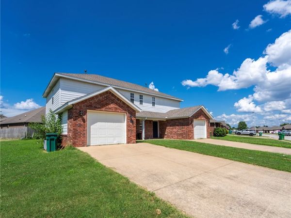 917-919 Kensington Drive , Centerton, AR 72719