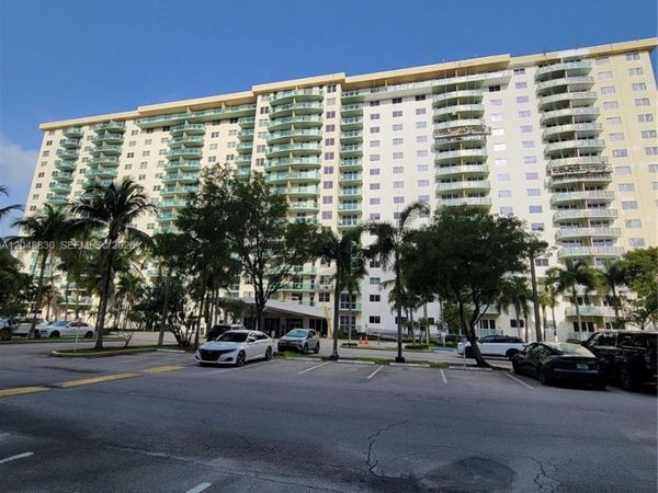 19390 Collins Ave , Unit 220, Sunny Isles Beach, FL 33160