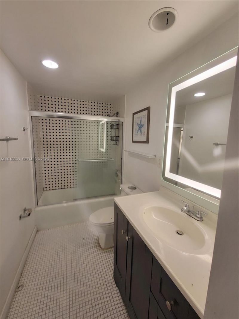 19390 Collins Ave , Unit 220, Sunny Isles Beach, FL 33160 Photo