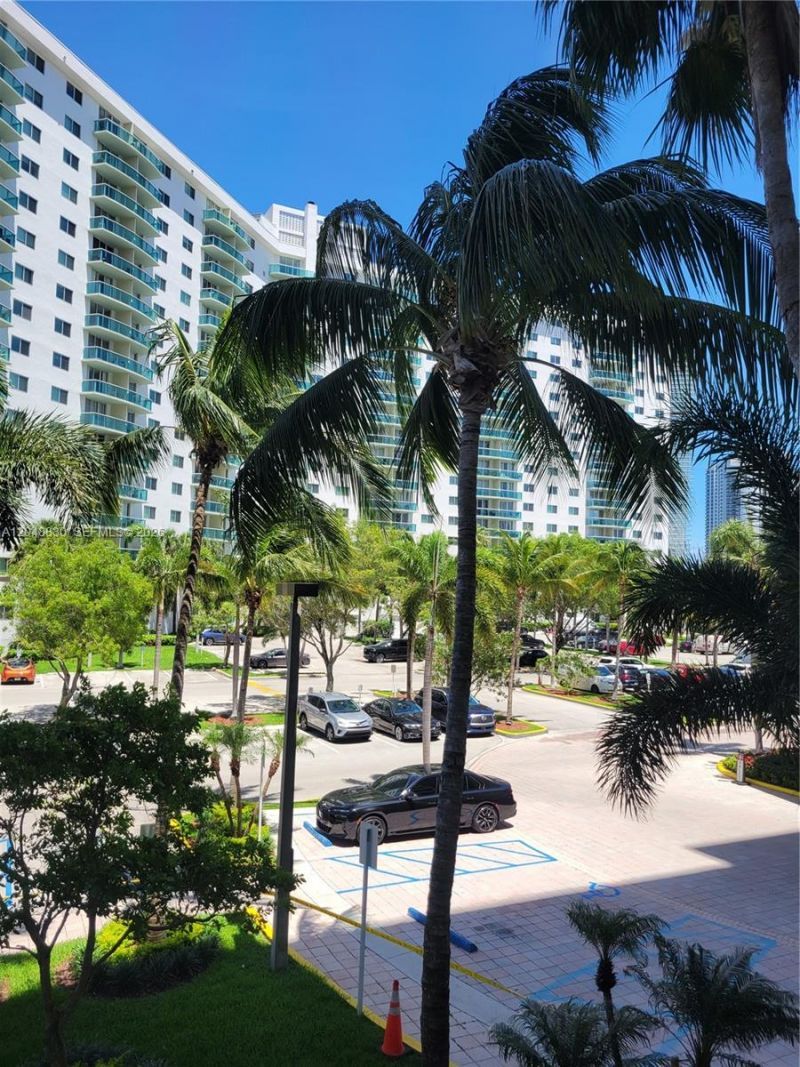 19390 Collins Ave , Unit 220, Sunny Isles Beach, FL 33160 Photo