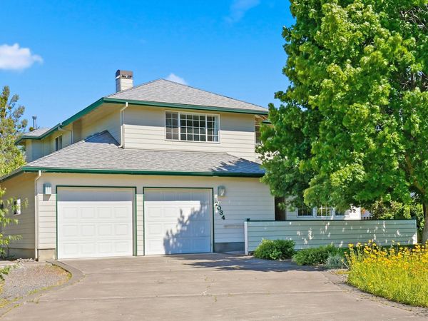 2034 NE Bluebird Court NE, Bend, OR 97701