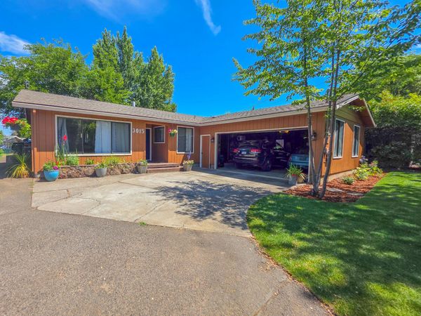 3015 Lone Pine Road, Medford, OR 97504