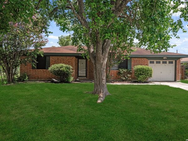 306 Meadow Dr, Marion, TX 78124