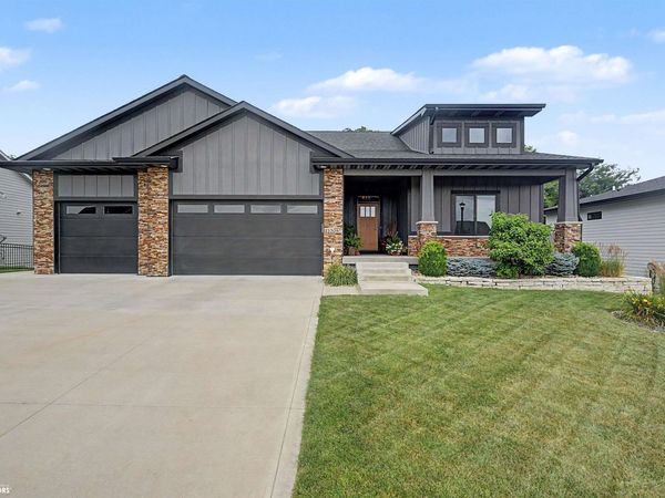 2205 NE Heritage Drive, Grimes, IA 50111