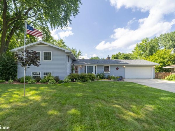 38 Country Circle, Mason City, IA 50401