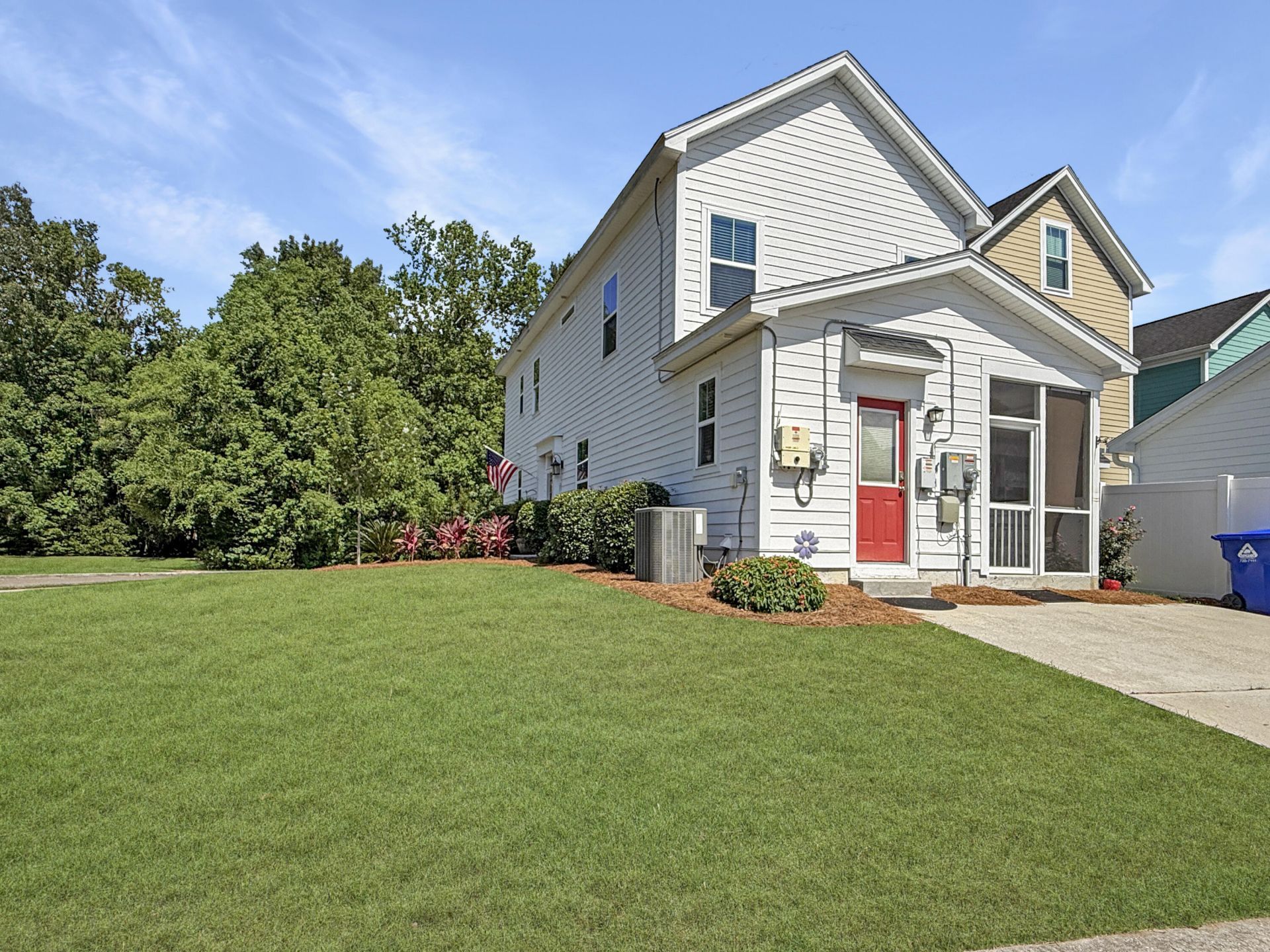 866 Rue Drive Photo 4