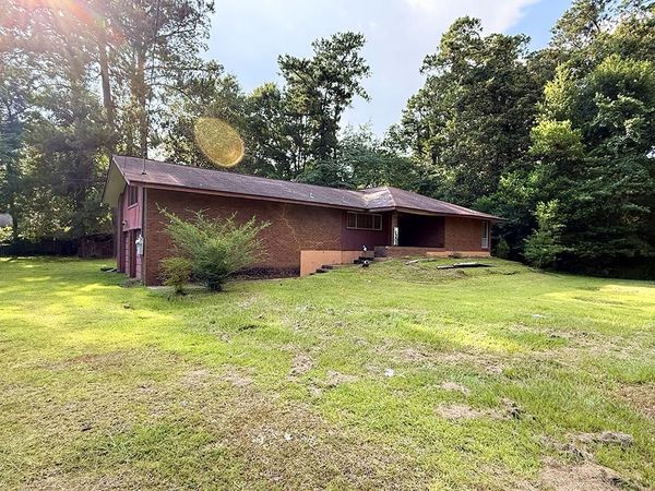 203 CAMELLIA Road , Bogalusa, LA 70427