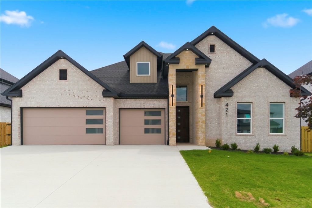 421 Hedge Drive, Centerton, AR 72719 Main Photo