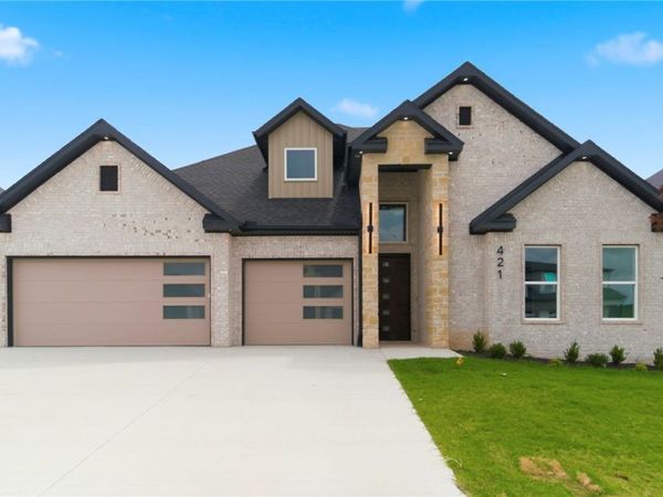 421 Hedge Drive, Centerton, AR 72719