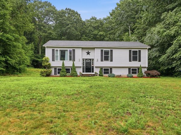 570 Woodland Way, Russell, MA 01071