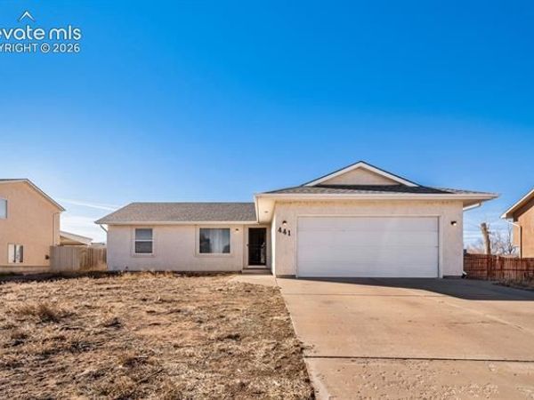 441 S Oak Creek Drive, Pueblo, CO 81007