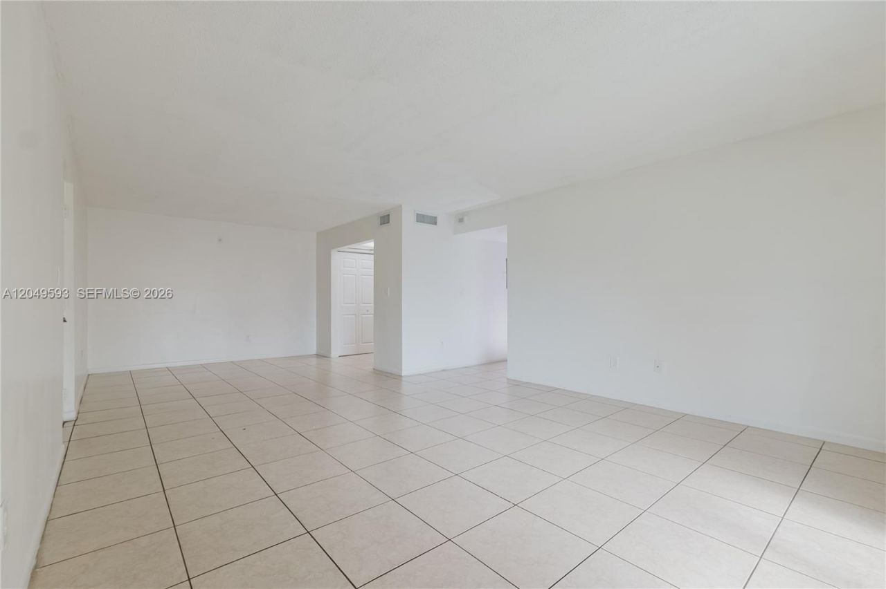 2020 NW 119th St , Unit 1122, Miami, FL 33167 Photo