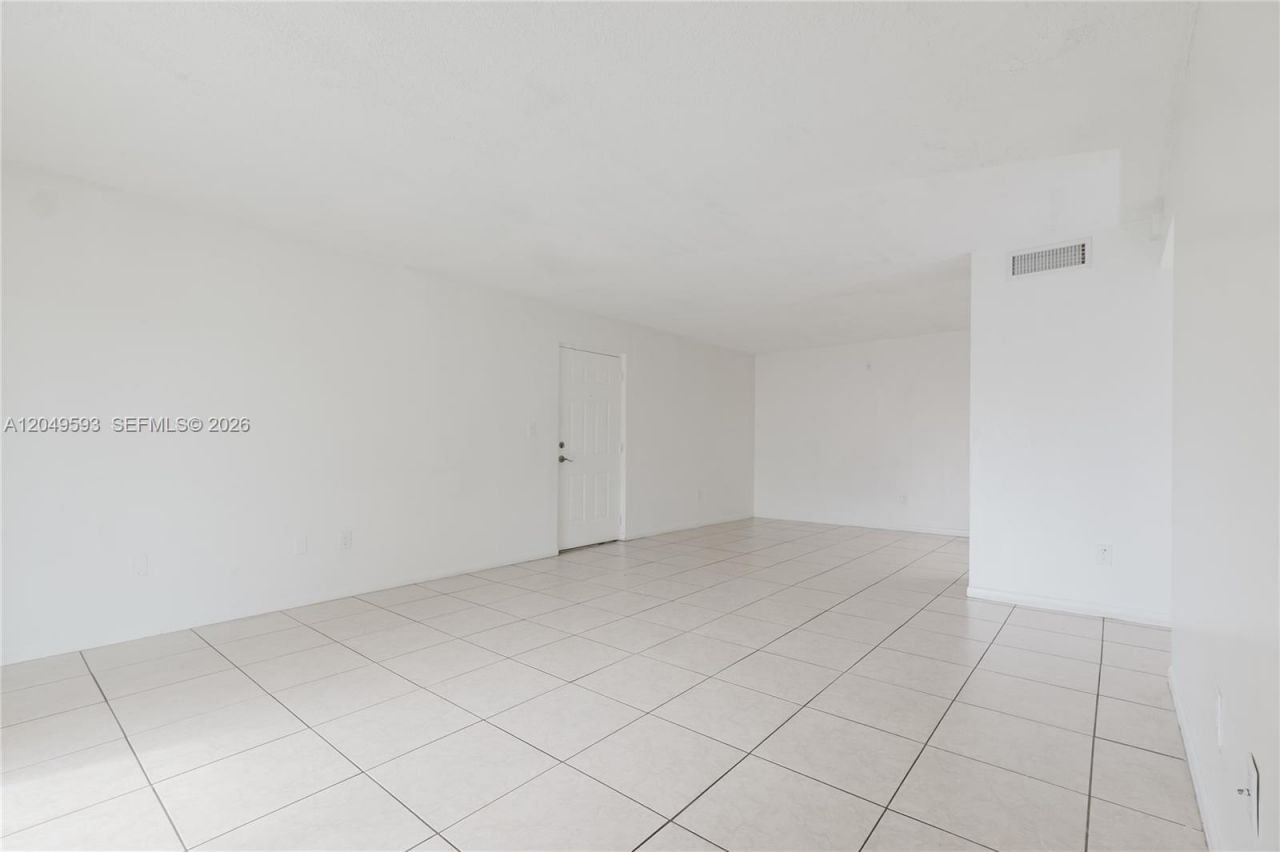 2020 NW 119th St , Unit 1122, Miami, FL 33167 Photo