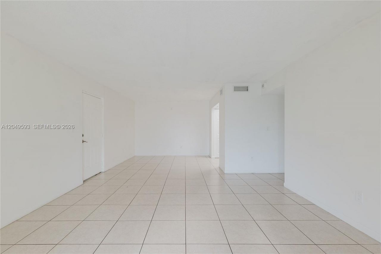 2020 NW 119th St , Unit 1122, Miami, FL 33167 Photo