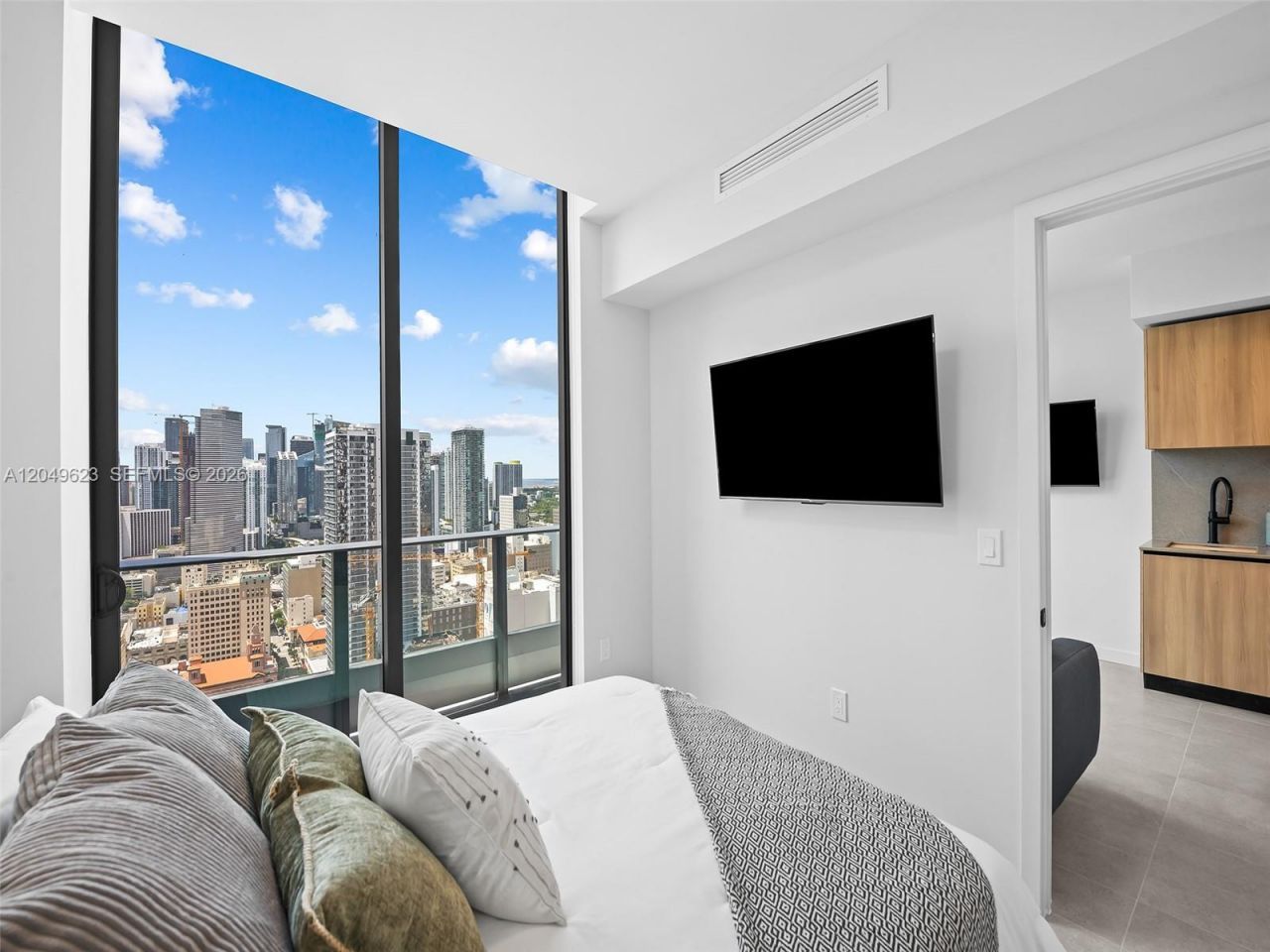 121 NE 5th St, Unit 3703, Miami, FL 33132 Photo