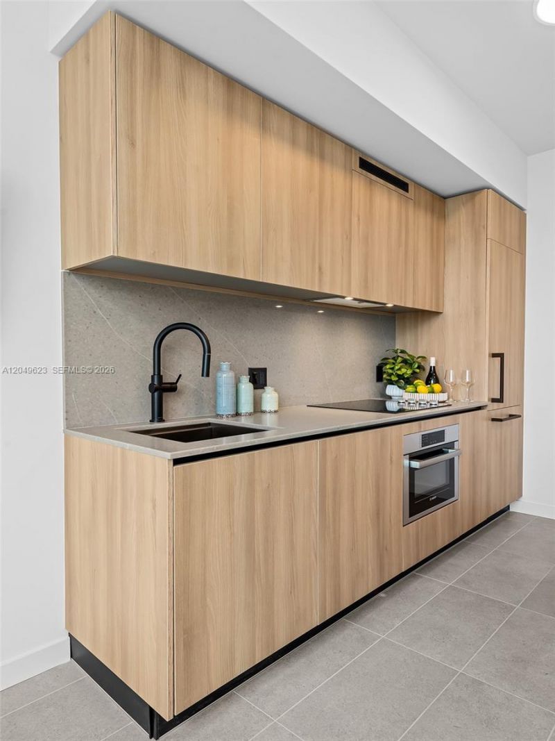 121 NE 5th St, Unit 3703, Miami, FL 33132 Photo