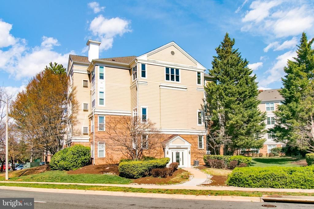 2204 Westcourt Lane, Unit 306, Herndon, VA 20170 Main Photo