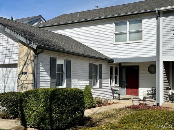 1552 Charlemont Drive , Chesterfield, MO 63017