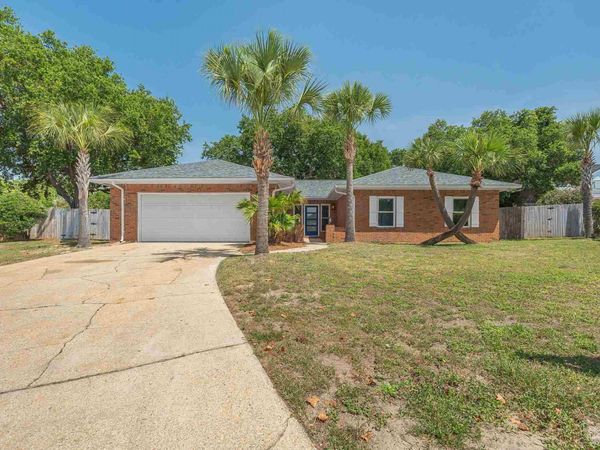 701 Southern Ct, Gulf Breeze, FL 32561