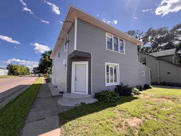 3304 W State Street , Rockford, IL 61102