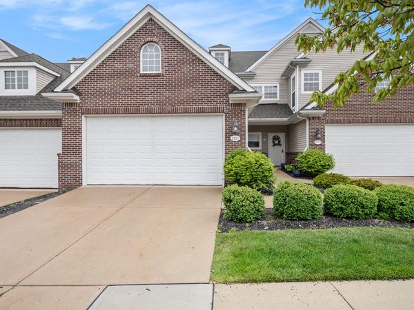 2925 N Knightsbridge Circle, Ann Arbor, MI 48105