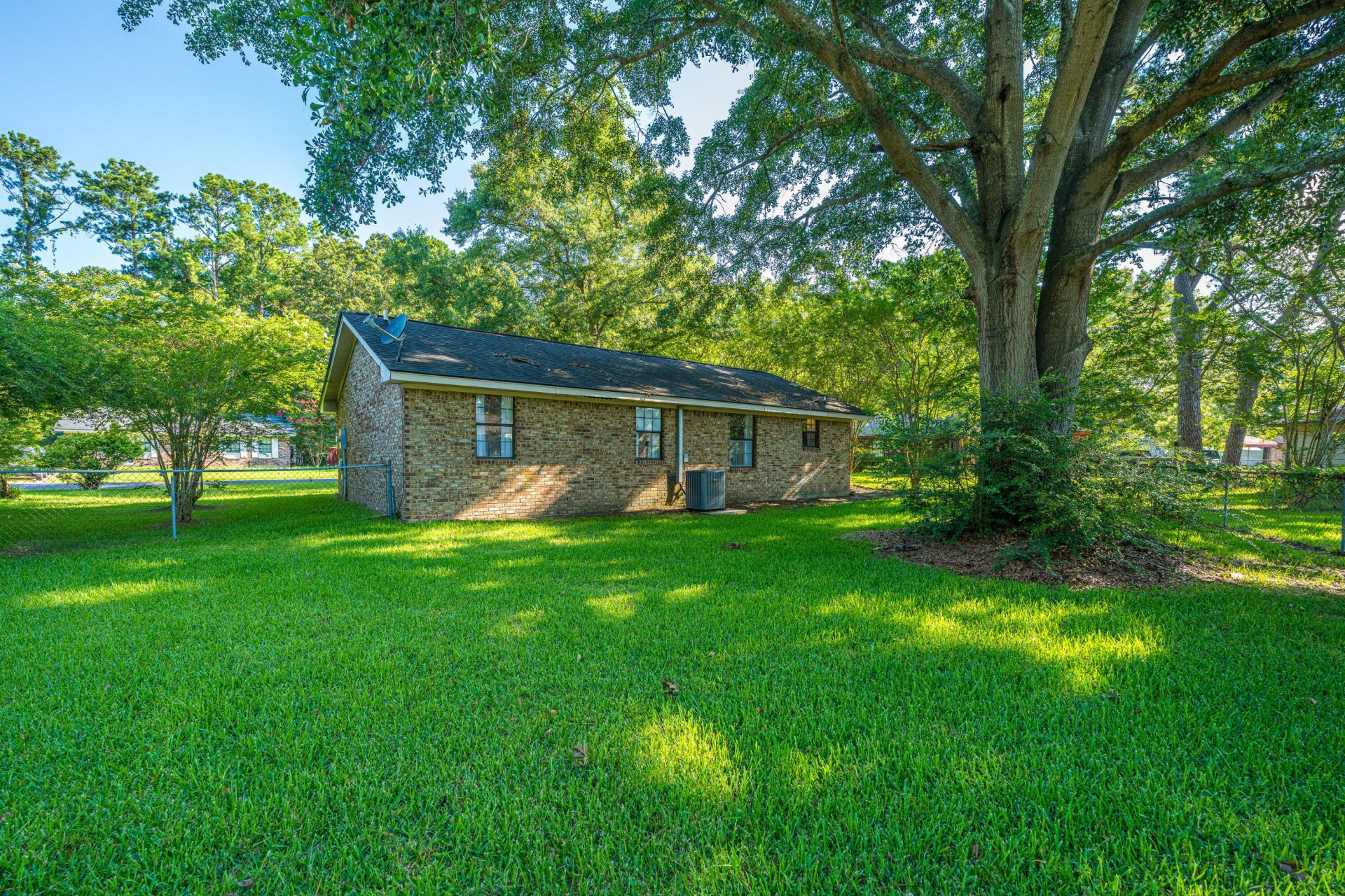 307 Umbria Drive Photo 30