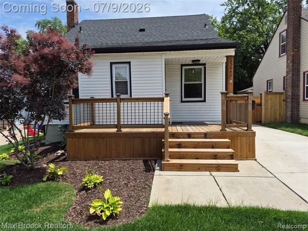 23440 Republic Avenue, Oak Park, MI 48237