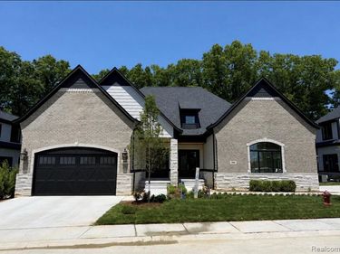 530 Maplehill Road, Rochester Hills, MI 48306