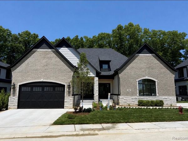 530 Maplehill Road, Rochester Hills, MI 48306