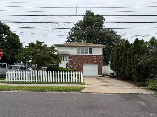 858 Oliver Avenue , Westbury, NY 11590