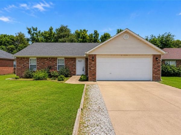 20676 Highland Drive , Springdale, AR 72764