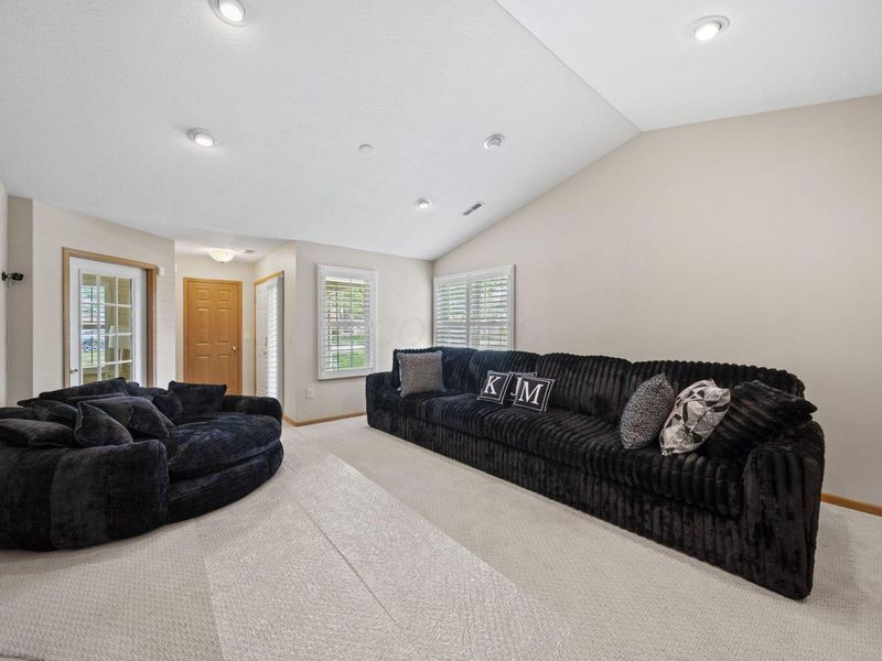 622 Piney Glen Drive, Unit 622, Columbus, OH 43230 Photo 7
