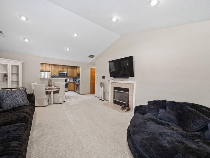 622 Piney Glen Drive, Unit 622, Columbus, OH 43230 Photo 9