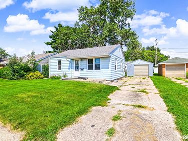 1412 N 11TH Street, Pekin, IL 61554
