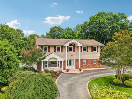 14 Thrush Court East Northport, NY 11731