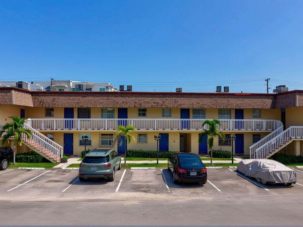 1204 S Lake Drive E, Unit 3, Lantana, FL 33462