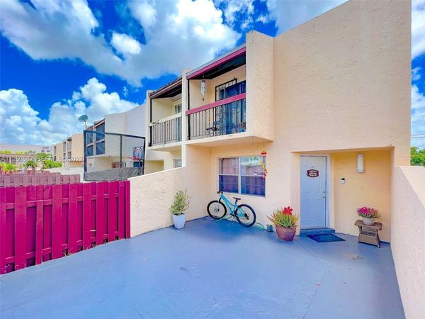 3672 SW 59th Avenue, Unit 7, Davie, FL 33314
