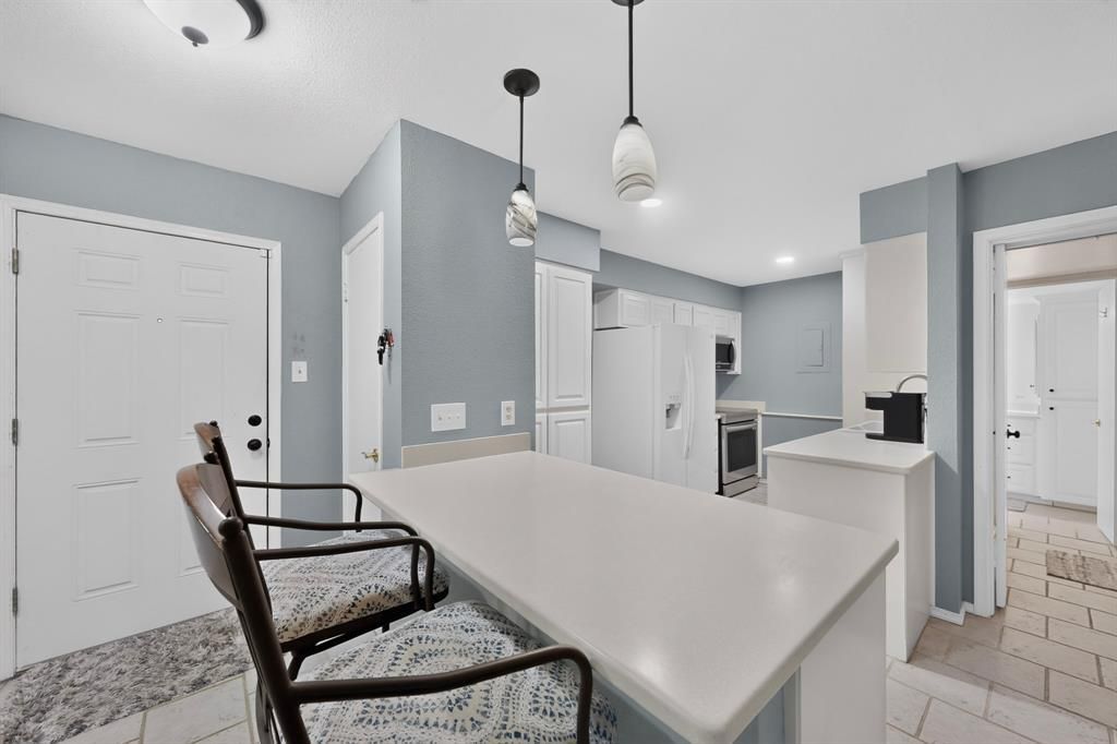 4028 Ridglea Country Club Drive, Unit 804, Fort Worth, TX 76126 Main Photo